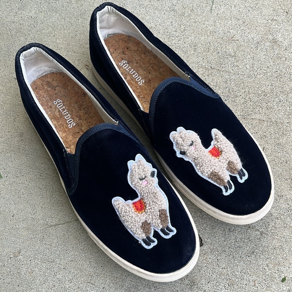 SOLUDOS Velvet Llama Sneaker in Navy Size 8.5